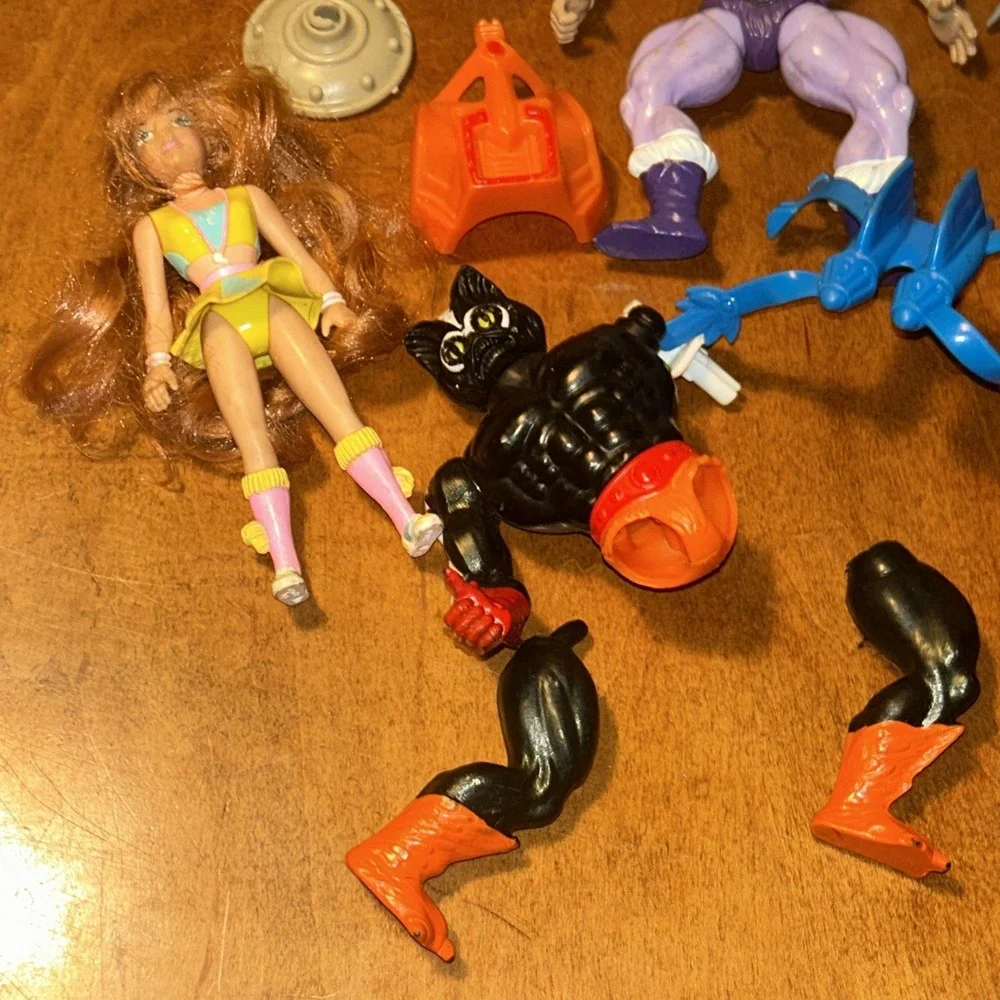 Masters Of The Universe Fogure & Weapon Accessory Lot MOTU B1